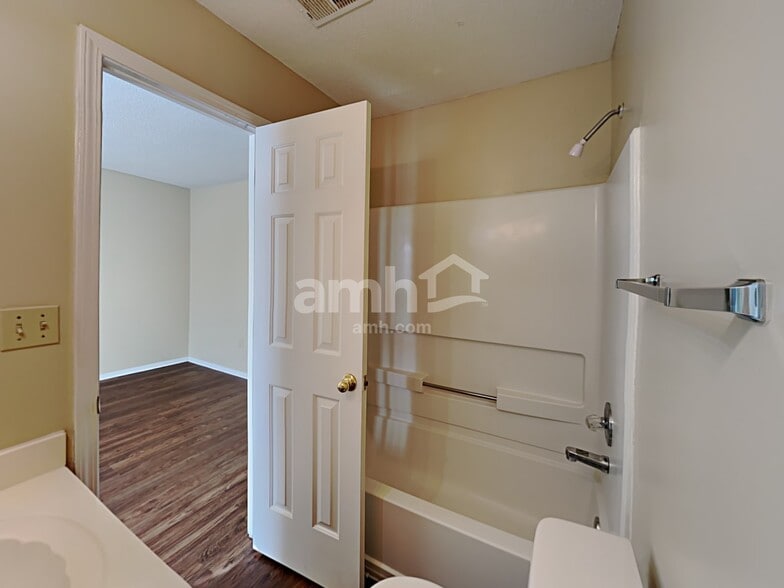 Building Photo - 10452 Kristen Dr S