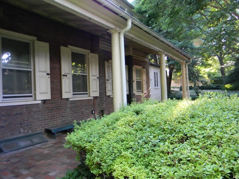 Building Photo - 311 N High St