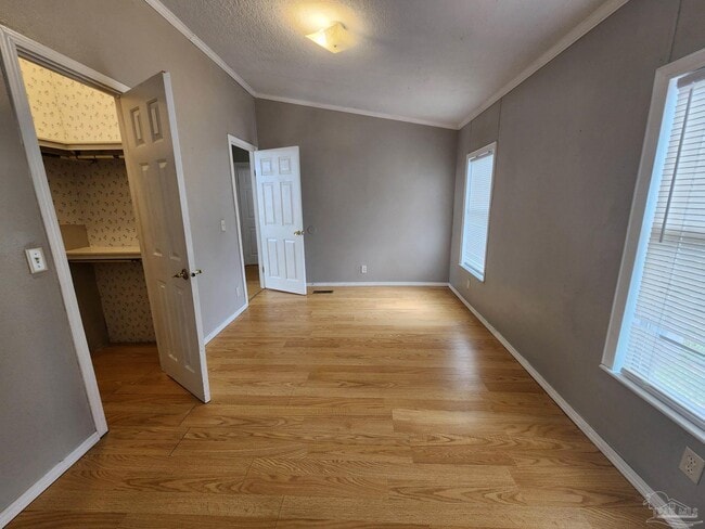 Building Photo - 5718 Brooks Ln