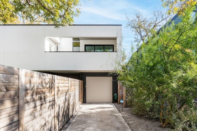 Building Photo - 631 Tillery St