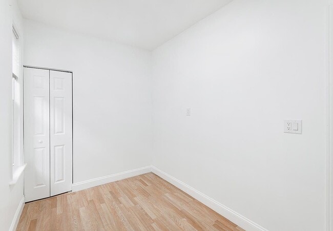 Building Photo - 1430 W Superior St