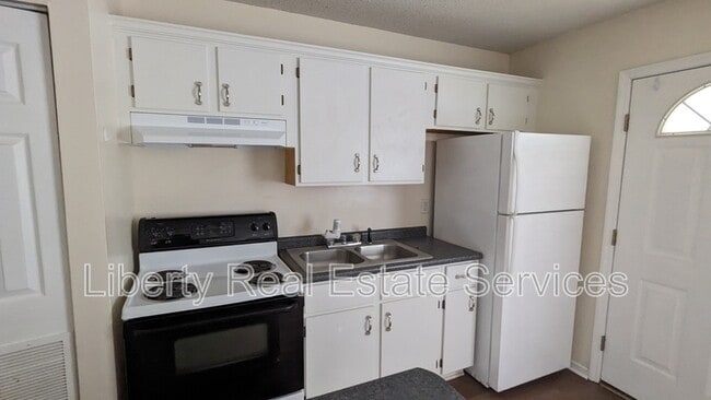 Building Photo - 125 Rolland St