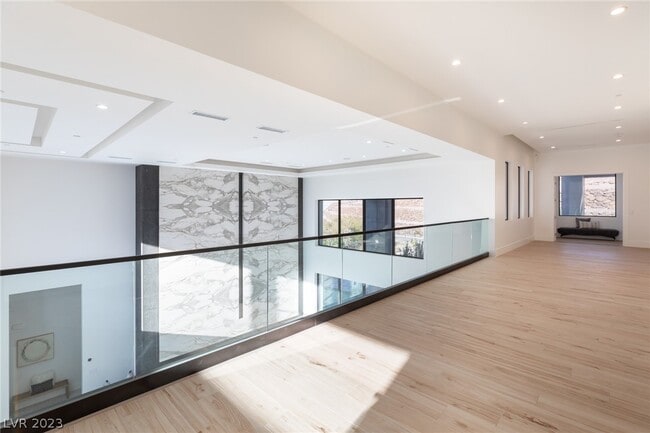 Building Photo - 1 Sanctuary Peak Ct