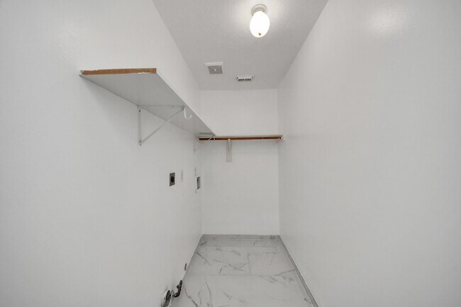 Building Photo - 3138 Waters View Dr