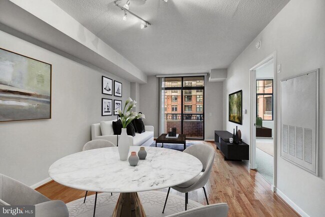 Building Photo - 1021 N Garfield St