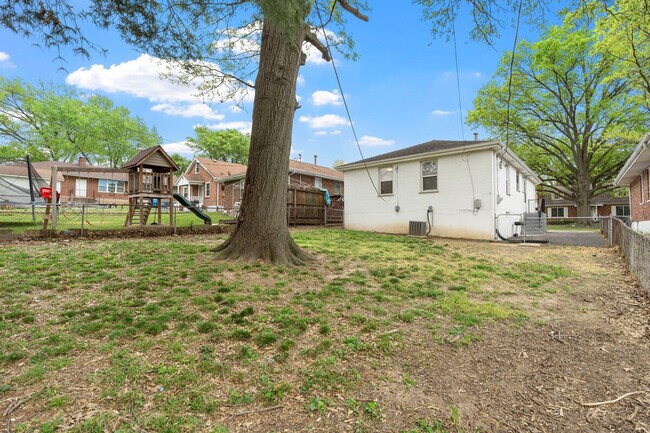 Building Photo - 3831 Brown Rd