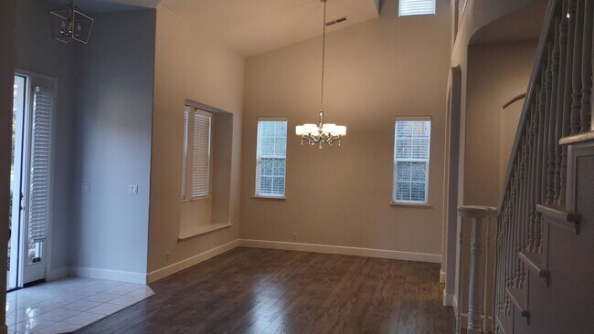 Building Photo - 6121 Lockridge Dr