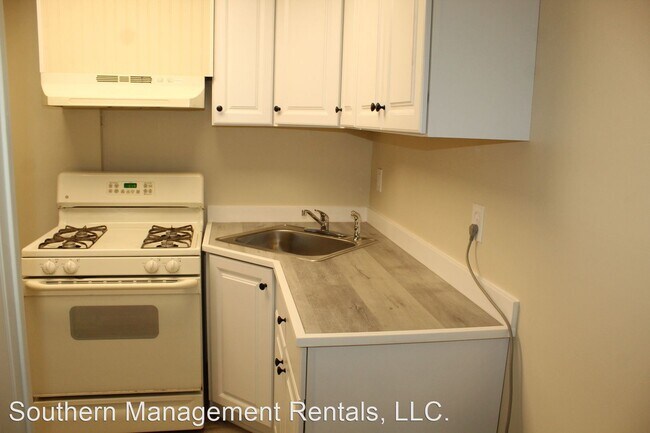 Building Photo - 2 br, 1 bath House - 641 W Broadway  unit 3