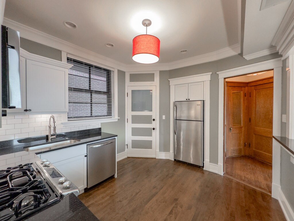 Building Photo - 1940 W Berenice Ave