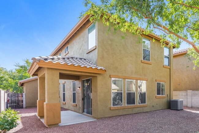 Building Photo - 3826 E Fairview St