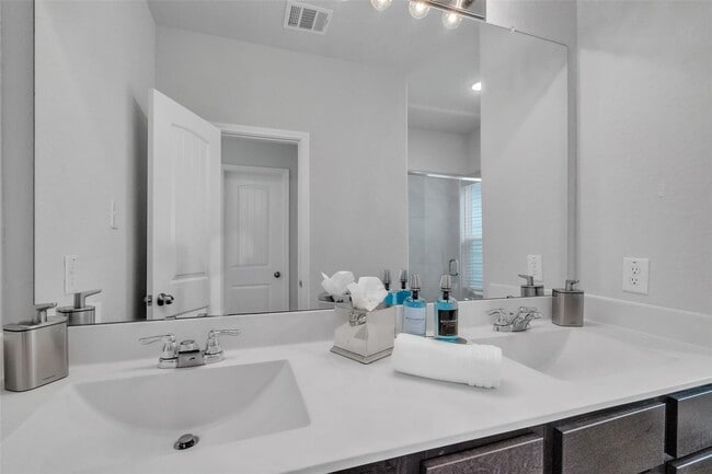 Building Photo - Beautifully maintained 2-story home in the desirable Camillo Lakes community, offering 3 bedrooms...