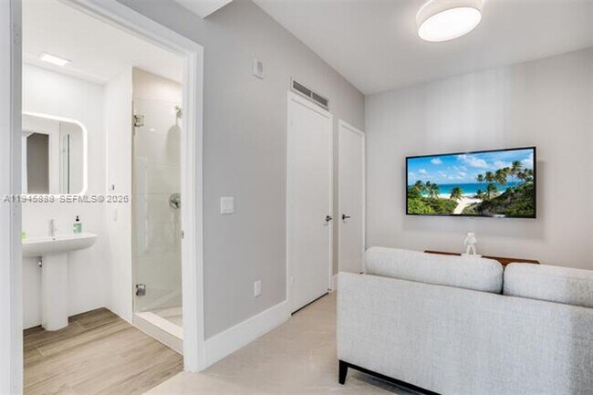 Building Photo - 2900 NE 7th Ave