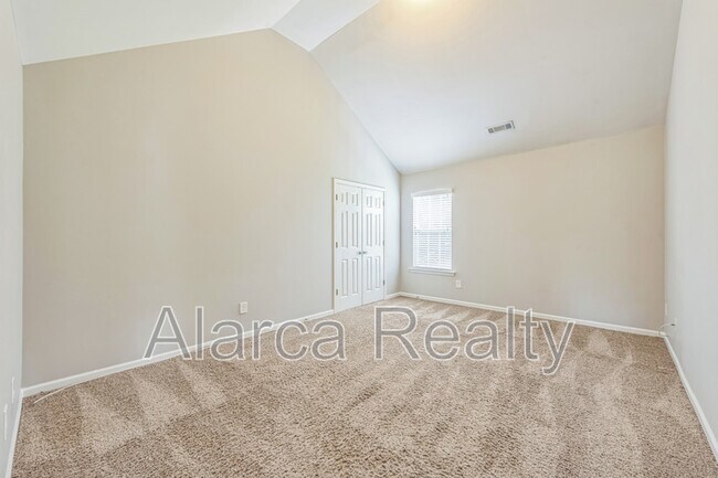 Building Photo - 2069 White Cedar Ln
