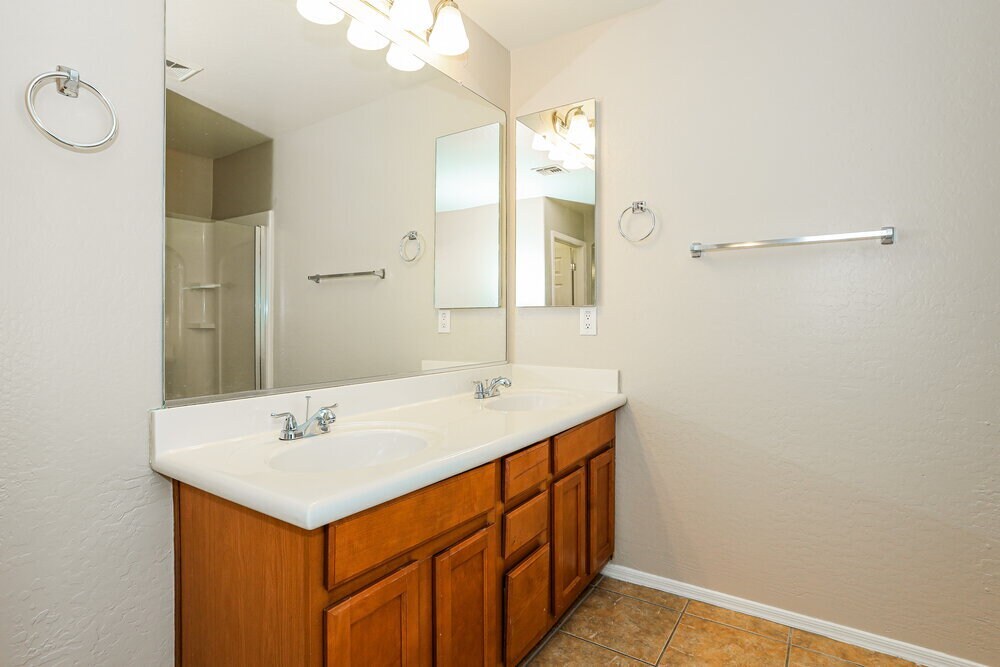 Building Photo - 4693 E Olney Ave