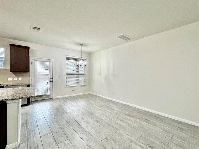 Building Photo - 513 N Heatherwilde Blvd