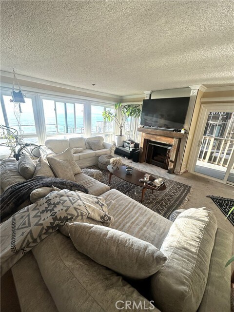 Building Photo - 625 Esplanade