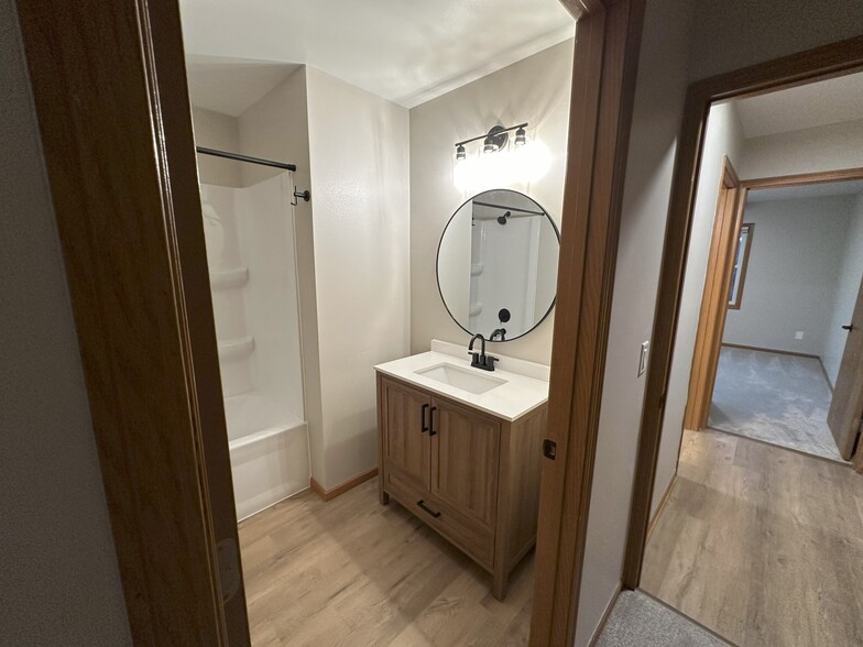 Building Photo - 2046 Cliff Alex Ct S