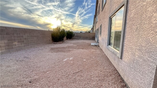 Building Photo - 721 E Caballo Hills Ave