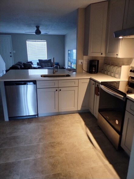 Building Photo - 11819 Cypress Hill Cir