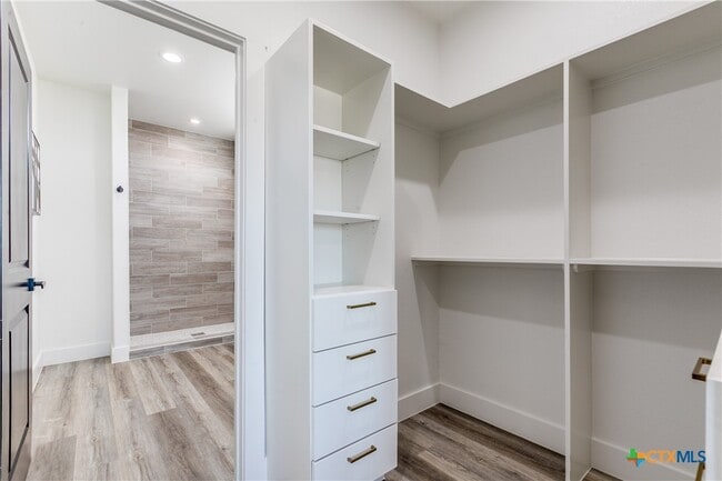 Building Photo - 126 E Lachapelle
