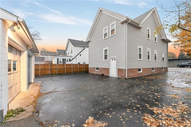 Building Photo - 108 Waterman Ave