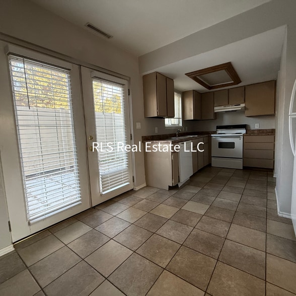 Building Photo - 1495 E 8600 S