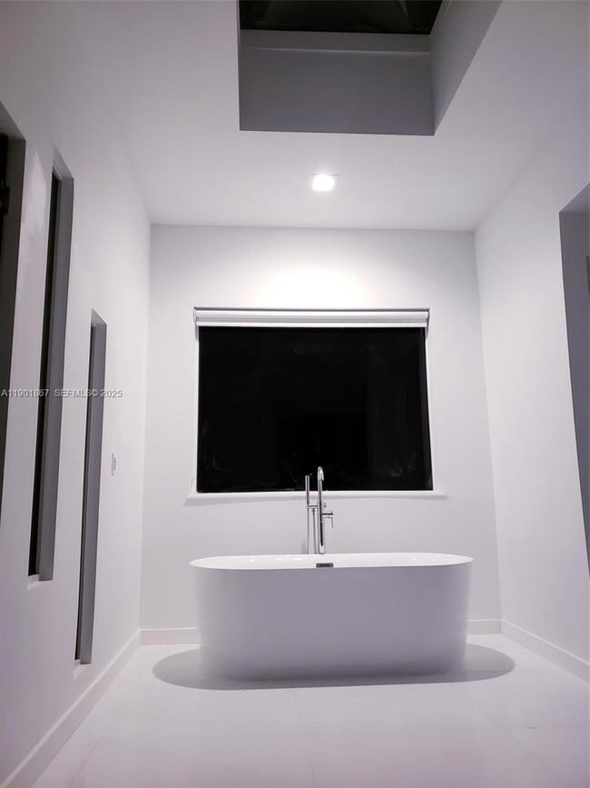 Building Photo - 6003 Umbrella Tree Ln