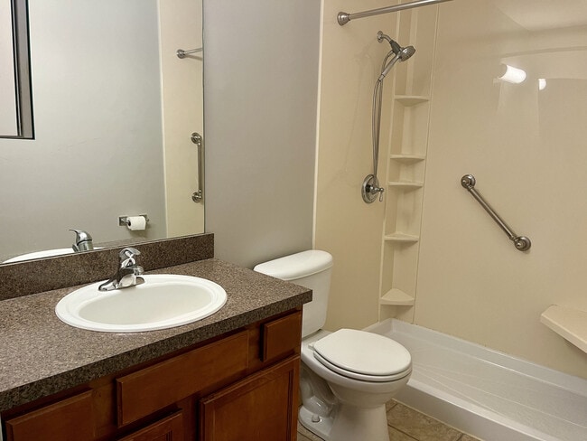 Building Photo - 5817 Oakwood Dr