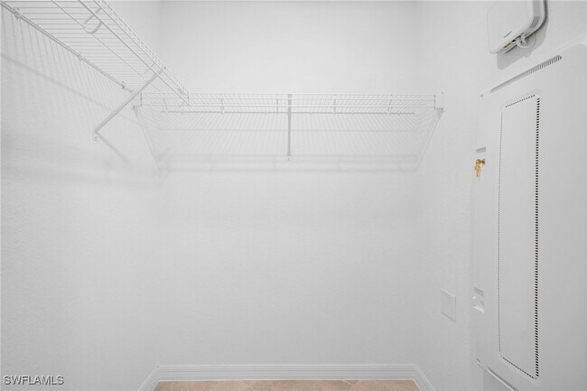 Building Photo - 15345 Grn Acrs Ave