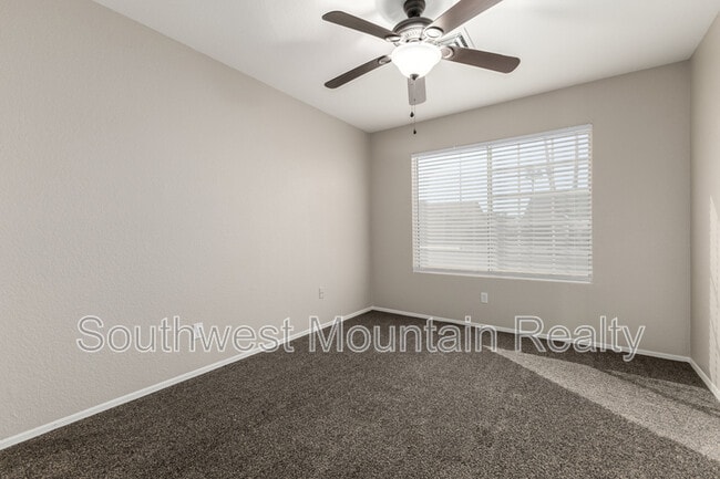 Building Photo - 5526 E Forge Ave