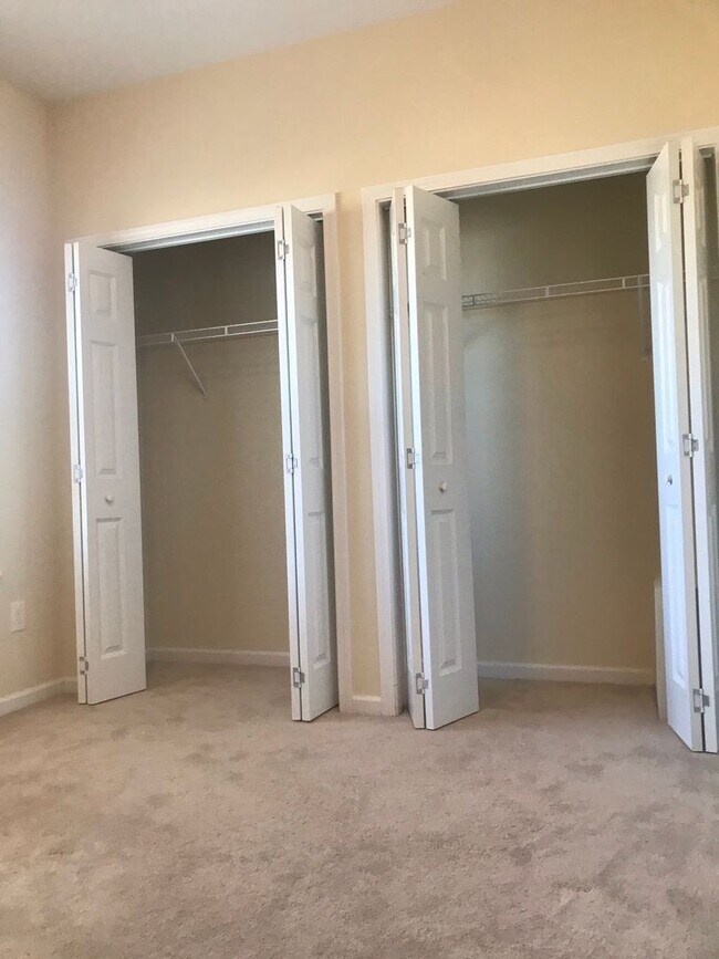 Building Photo - Arden Townhome: Commuter's Wishlist