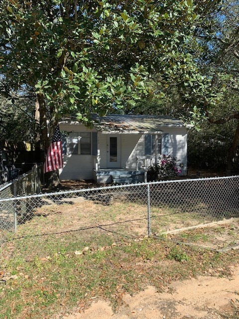 Building Photo - CUTE 2 BDRM COTTAGE CLOSE TO WATER ACCESS