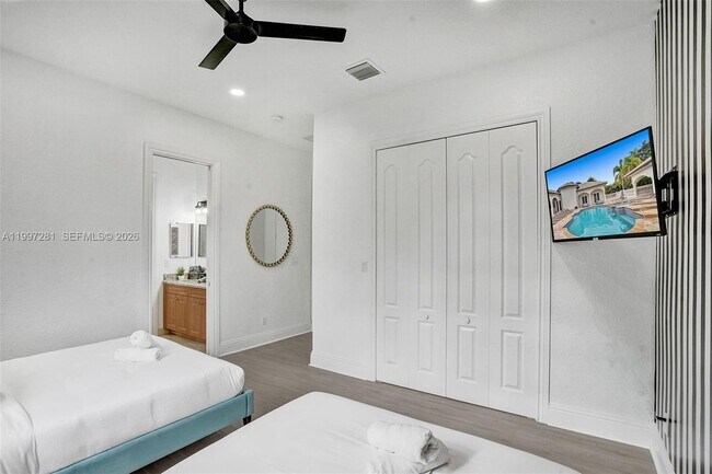 Building Photo - 13751 Pine Meadow Ct