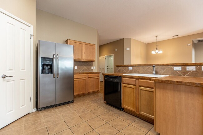 Building Photo - 648 Rooster Run