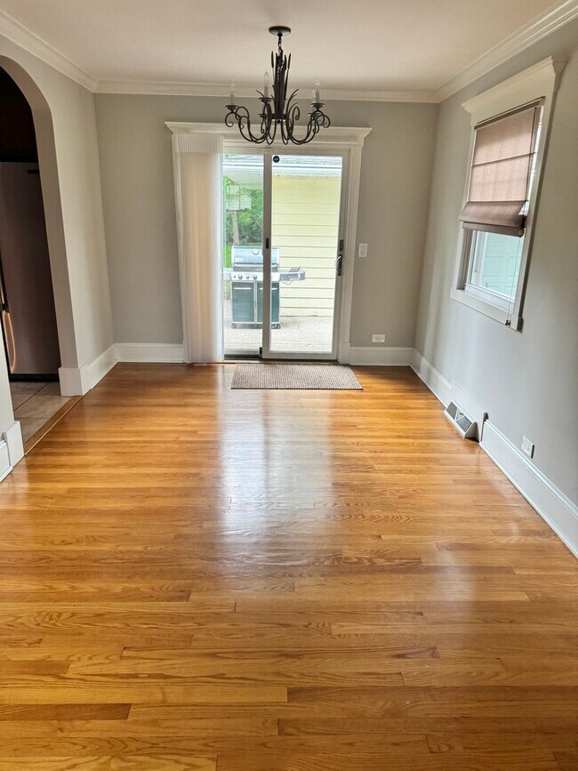 Building Photo - 541 Cypress Dr