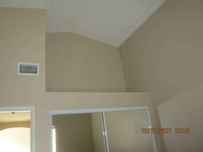 Building Photo - CANYON CREST GORGEOUS SINGLE STORY