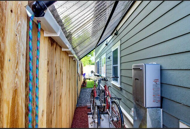 Building Photo - 6625 Amherst N St