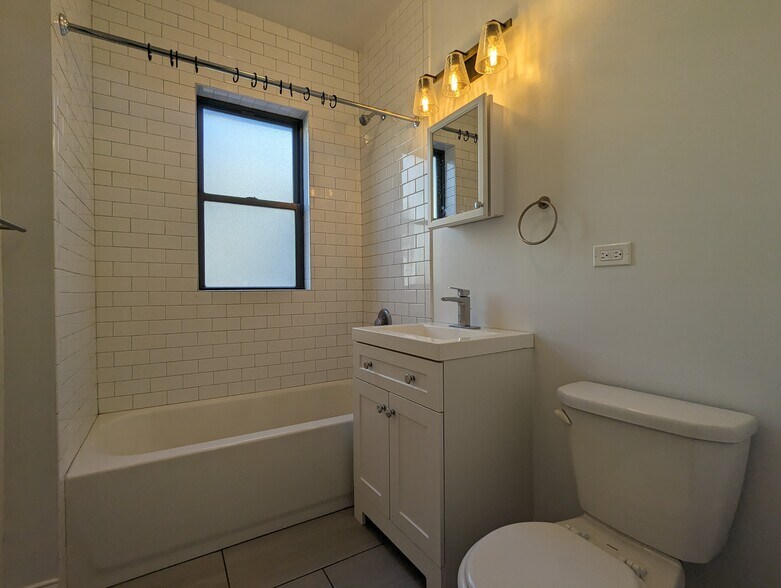 Building Photo - 2530 N Kedzie Blvd
