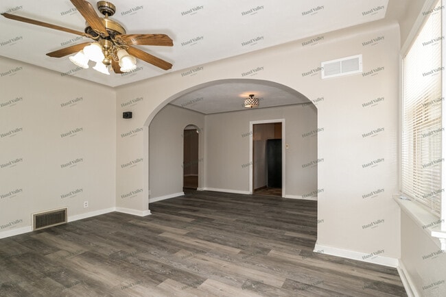 Building Photo - 180 Lemay Gardens Dr