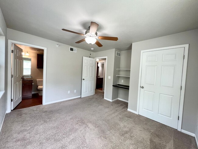 Building Photo - PRE LEASING 2 BED 2 BATH UNIT FOR JUNE 1!