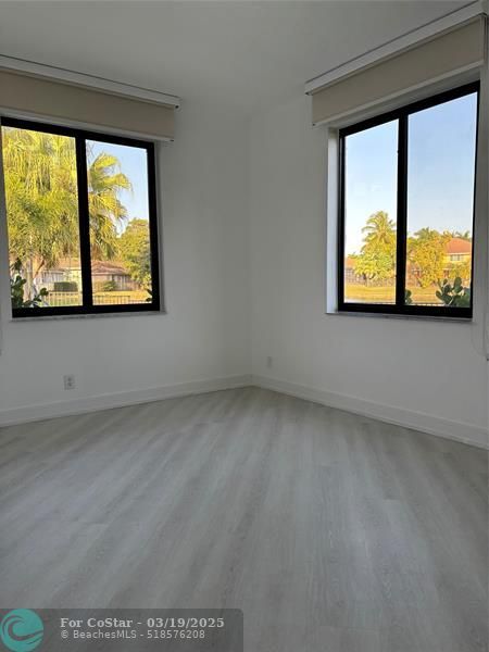 Building Photo - 2550 Jardin Terrace