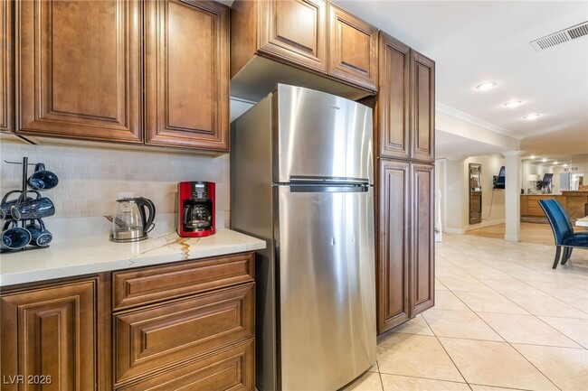 Building Photo - 2419 E Vegas Valley Dr