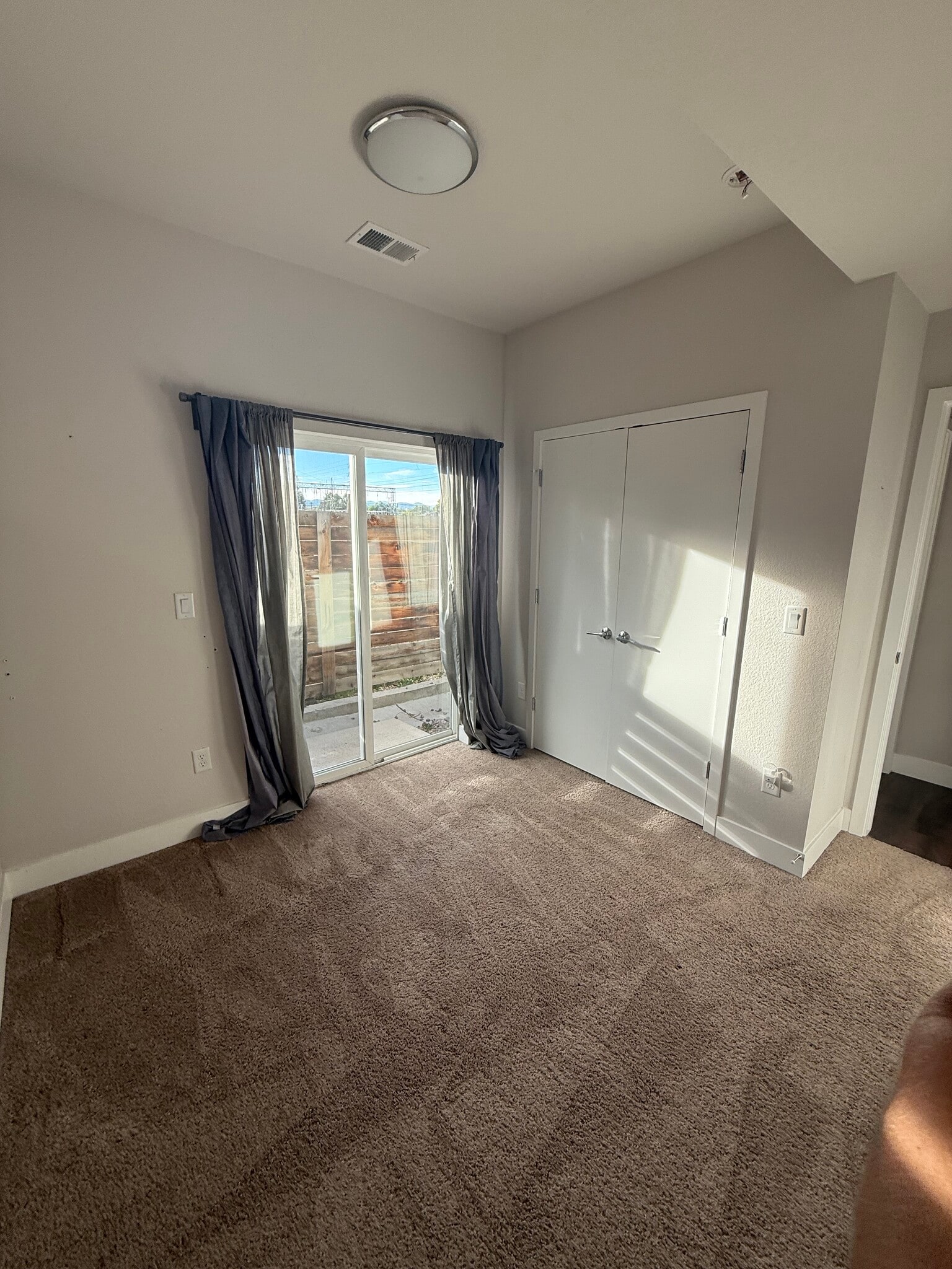 Building Photo - 1053 Eaton St