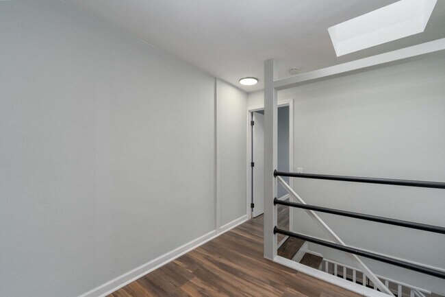 Building Photo - 611 Oldham St