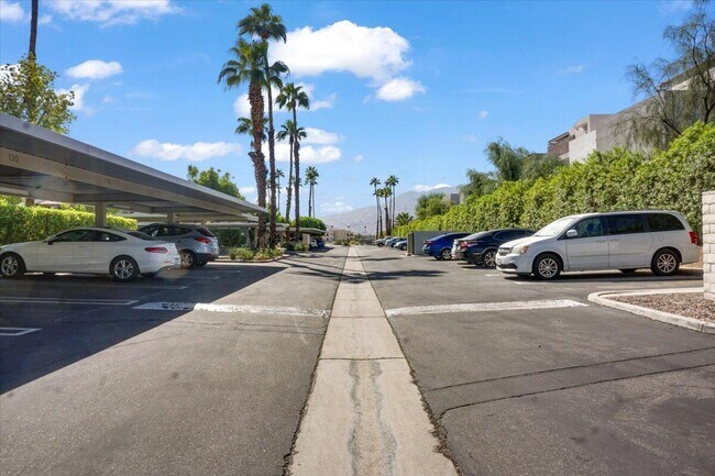 Building Photo - 1150 E Amado Rd