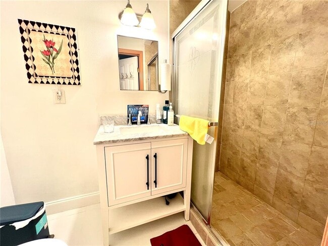 Building Photo - 5009 Deauville Dr