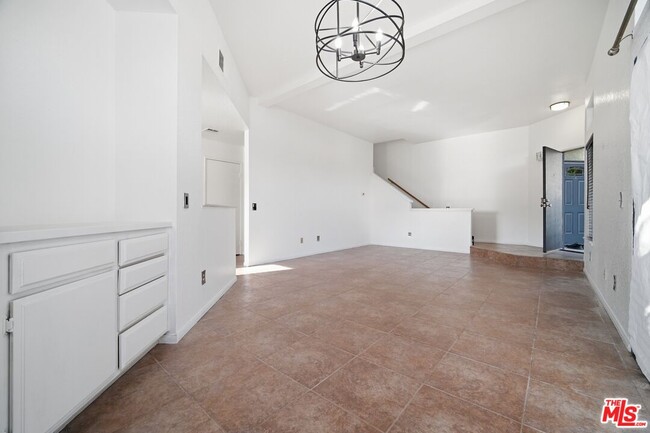 Building Photo - 77 Willowcrest Ln