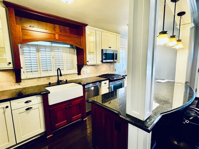 Building Photo - Two Bedroom Home for Rent on Naples Island