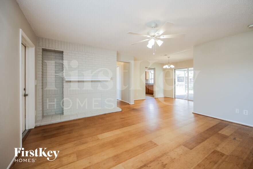 Building Photo - 727 SE 9th Pl