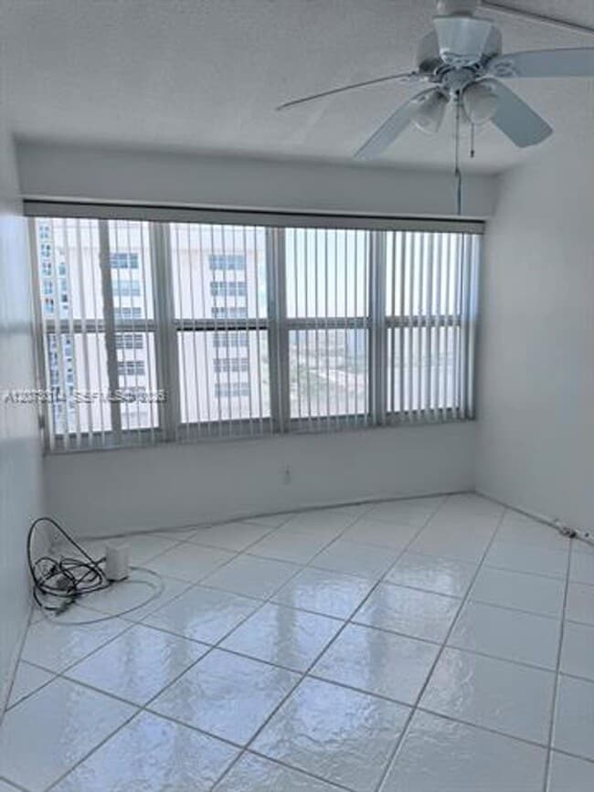 Building Photo - 4010 Galt Ocean Dr